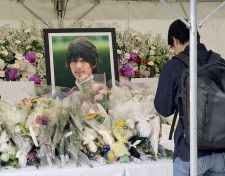 藤岡佑介騎手が弟、康太さん悼む　レース中の落馬事故で死去