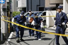 警察官が車に発砲した現場付近に張られた規制線＝19日午前9時57分、東京都渋谷区