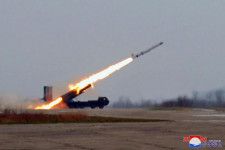 19日、北朝鮮のミサイル総局が黄海に向けて実施した戦略巡航ミサイル「ファサル」の発射実験（朝鮮中央通信＝共同）