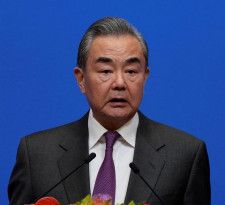 中国外相、AUKUS批判　南太平洋パプアを訪問