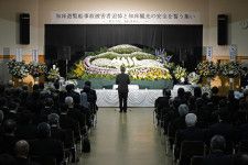 知床観光船沈没事故から2年となり、北海道斜里町のウトロ地区で開かれた追悼式＝23日午後
