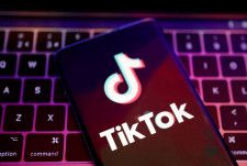 欧州でTikTokが一部停止へ　EU調査を受け