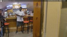 警察官が身に着けたビデオカメラに映っていたフランク・タイソンさん＝18日、米オハイオ州（地元警察提供・AP＝共同）
