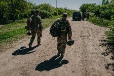 ドネツク州に展開するウクライナ兵＝4月30日（ゲッティ＝共同）