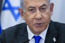 イスラエルのネタニヤフ首相＝2023年12月、イスラエル・テルアビブ（AP＝共同）