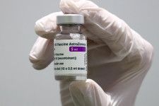 英アストラゼネカ製の新型コロナウイルスワクチン＝2021年3月、ドイツ・ミュンヘン近郊（AP＝共同）