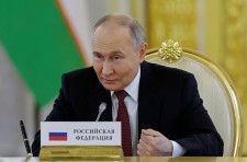 8日、モスクワで開かれたユーラシア経済同盟の首脳会議で発言するロシアのプーチン大統領（ロイター＝共同）