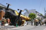 クレーン車が転倒し建物損壊　名古屋、けが人なし