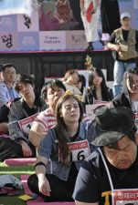 12日、ソウルで開かれた「漢江ぼーっとする大会」の参加者（共同）
