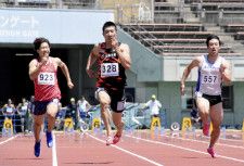 男子100メートル予選　10秒50だった桐生祥秀（中央）＝熊谷スポーツ文化公園陸上競技場