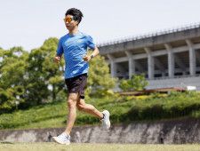 練習を公開した、パリ五輪男子マラソン代表の赤崎暁＝21日、福岡市