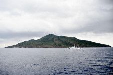 沖縄県・尖閣諸島の魚釣島＝4月