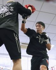 練習を再開したボクシング4団体王者の井上尚弥＝横浜市の大橋ジム
