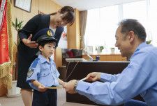 ケシ発見3歳に感謝状、徳島県警　「勇気ある行動、町の平和守る」