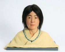 復顔された10代前半の弥生人の胸像（鳥取県立青谷かみじち史跡公園提供）