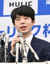 藤井「いろいろな経験できた」　棋聖戦勝利、最年少の永世称号