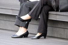 靴を脱いだ瞬間「プ〜ン」…女性たちを悩ます《足のニオイ問題》 防ぐ方法はないのか？