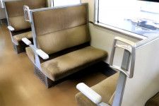 電車内の座席のイメージ