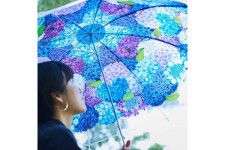 紫陽花の名所で「雨空に咲きこぼれる　紫陽花の傘」のイベントが開催