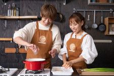 「実は料理に対して、めちゃくちゃハードル高く感じてた」NEWS小山慶一郎さんに姉・みきママが手取り足取り料理指導！