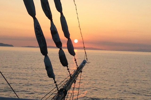 海上で見る初日の出、元旦の淡路島で「うず潮クルーズ」出航