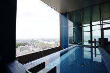 「カンデオホテルズ」が新複合施設「ステーションヒル枚方」内に6月30日に開業。最上階の露天風呂