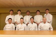 『大阪一丸 人情溢れる なにわ料理男子 屋台イベント』に参加する料理人たち（1名欠席）