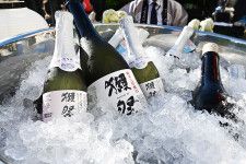 海外で人気の「居酒屋」を逆輸入、大阪のビアガに最新トレンド「パリおにぎり」「シャンパン風味のラーメン」も