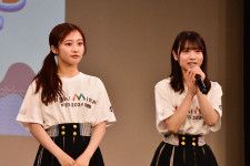 イベントを振り返るNMB48・芳賀礼(右)(1日・大阪市内)
