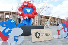 たまごっち」「うる星やつら」…大阪・関西万博のコラボグッズが たまごっち」「うる星やつら」…大阪・関西万博のコラボグッズが