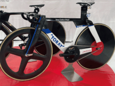 パリ五輪で自転車トラック競技日本代表が初の金メダルの予感！最新型バイク「V-IZU TCM2」が1985万円の特注品である理由とは！？