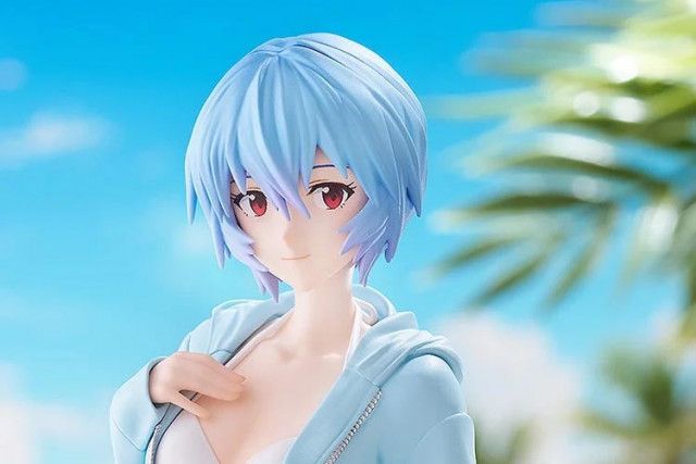 エヴァ』レイ＆アスカ、爽やか水着姿に！ 意外と大胆なビキニ
