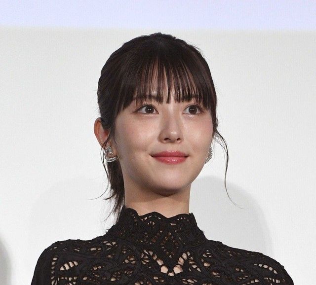 写ルンですでもこの美しさ！？ 浜辺美波、「エモすぎる」振袖ショットに反響　「昭和な感じがたまらない」「可愛さと美しさが大渋滞」