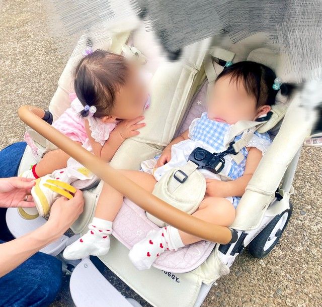 1歳双子を連れて義実家へ…義父の準備がスゴすぎた！？　嫁もビックリ「孫ラブパワー凄い」「じーじの鑑ですね」