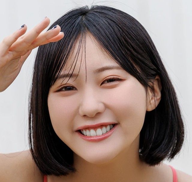 グラビアクイーンがカルバン・クラインのブラ＆パンツ姿に　むっちりヒップ＆女神の曲線美で魅了