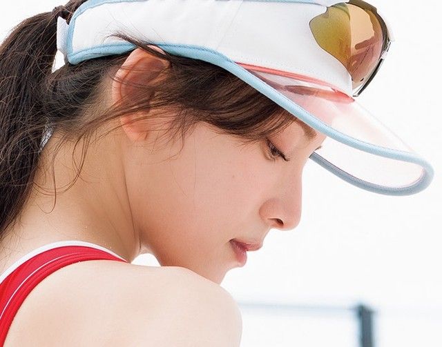 Fカップ×むっちり美尻のグラドルがビーチの妖精に　弾ける美ボディで悩殺スパイク！　