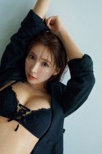 圧倒的気品の三上悠亜さん　セクシー女優引退後の初グラビア　「いまの自然な姿を見て」