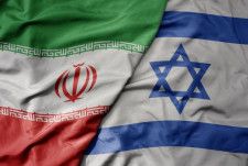 イランがイスラエルに初の直接攻撃「強いイラン」を世界に見せつけねばならなかった理由