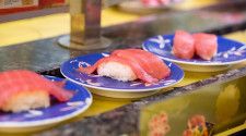 日本在住外国人がよく行く回転寿司チェーン店、3位は「無添くら寿司」1位、2位は？ 人気の秘訣とは？