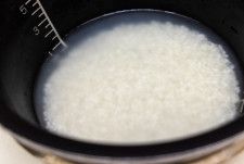 炊飯前の「お米を水につける時間」季節によって調節してますか　冬場の目安は1時間以上…夏では何分くらい？