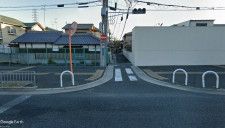 道路に塗られた「白い2本線」のナゾ　日本一短い横断歩道だった！　大阪、京都、静岡に存在していた