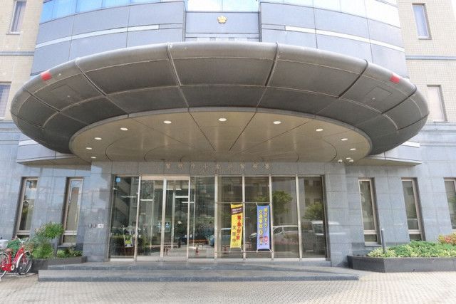 勤務先の中学校から楽器盗んだか　容疑で教諭を逮捕「借金があった」