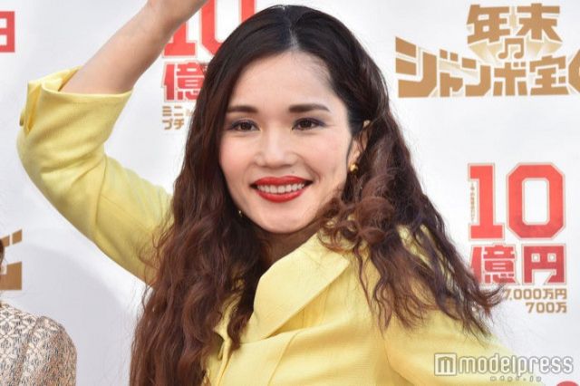 平野ノラ「3分間セルフネイル」披露「画期的」「涼しげで素敵」と反響
