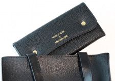 あの人気ブランド初の長財布が付録に登場♪機能性とデザイン性◎な存在感のある黒財布
