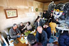 八戸・鍛冶町の「喫茶ヘバナ」が移転　旧せんべい喫茶のコミュニティー守る