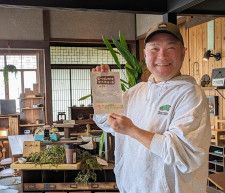 「玉川ダムサイドフリーマーケット」主催者の、木工屋店主「けーじまん」こと渡辺慶司さん