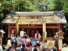 音楽家の長岡成貢さん、明和町・明星神社に歌「明けの星」奉納　