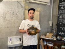 発酵食堂「かもすで」の店主、段塚俊彦さん
