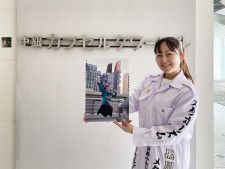 和歌山で中銀カプセルタワービルの元住人「コスプレ声ちゃん」写真展