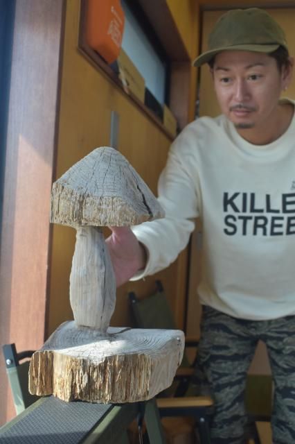 高松キャンプ場に木彫りキノコの落とし物